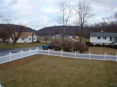 206 E 2nd St, Wind Gap, PA 18091 photo 8