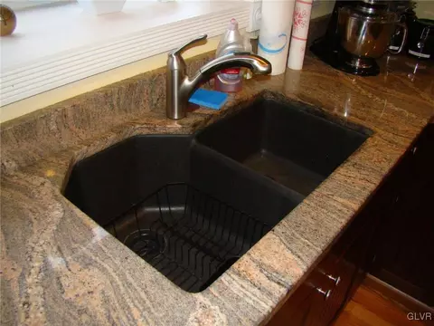 206 E 2nd St, Wind Gap, PA 18091 photo 10