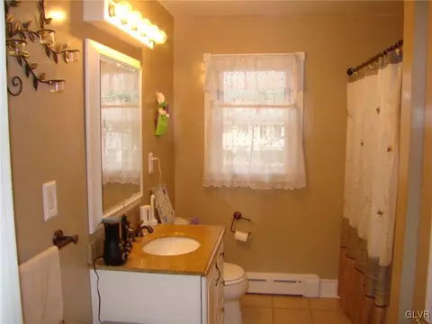 206 E 2nd St, Wind Gap, PA 18091 photo 19