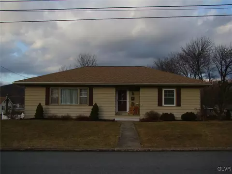 206 E 2nd St, Wind Gap, PA 18091 photo 1