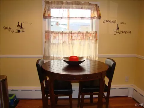 206 E 2nd St, Wind Gap, PA 18091 photo 12
