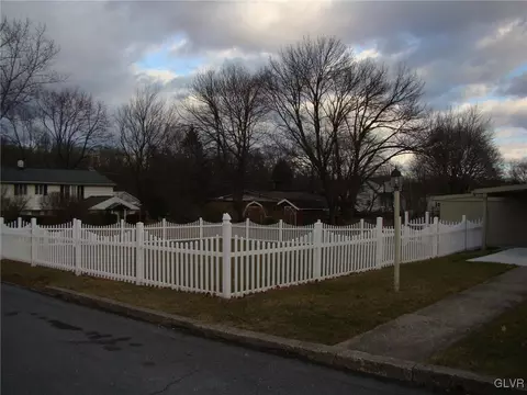 206 E 2nd St, Wind Gap, PA 18091 photo 6