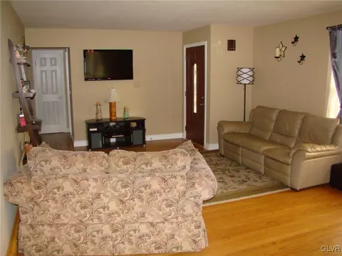 206 E 2nd St, Wind Gap, PA 18091 photo 14