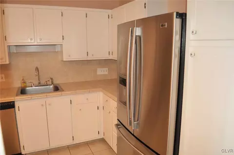 325 Spring St, Bethlehem, PA 18018 photo 3