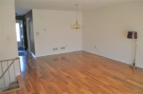 325 Spring St, Bethlehem, PA 18018 photo 5