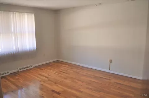325 Spring St, Bethlehem, PA 18018 photo 9