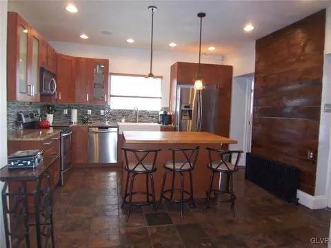 27 E Union Blvd, Bethlehem, PA 18018 photo 2
