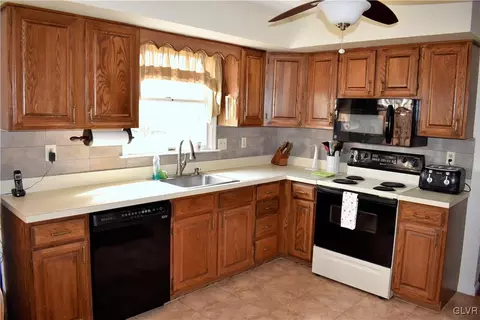 1748 Crowder Ave, Reading, PA 19607 photo 5