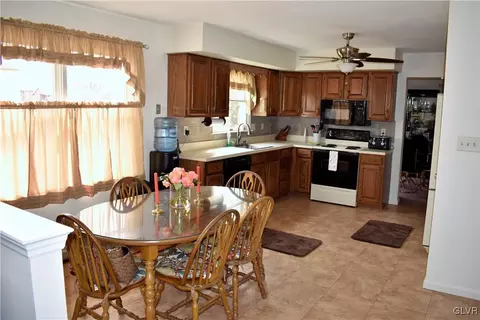 1748 Crowder Ave, Reading, PA 19607 photo 4