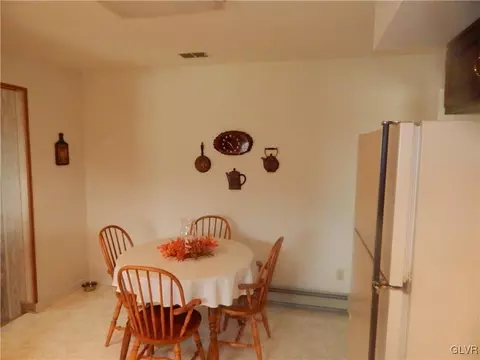 2449 Fox Rd, Bath, PA 18014 photo 11