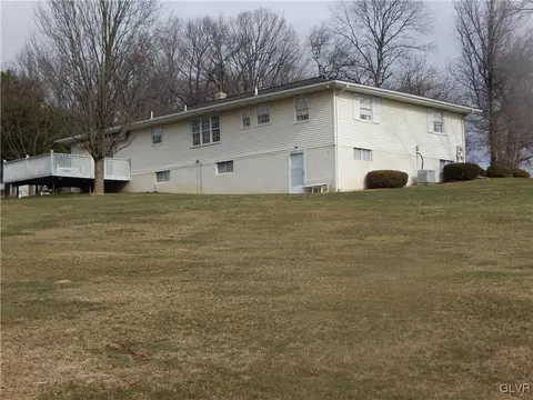 2449 Fox Rd, Bath, PA 18014 photo 3