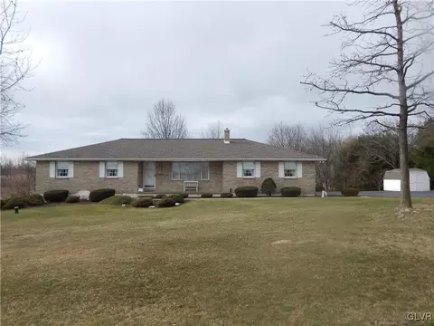 2449 Fox Rd, Bath, PA 18014 photo 2