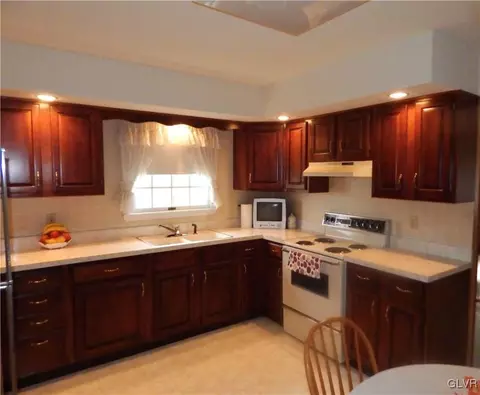 2449 Fox Rd, Bath, PA 18014 photo 10