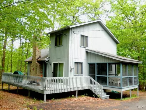 6065 Decker Rd, Saw Creek, PA 18324 photo 1