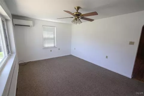 516 Spring Valley Rd, Reading, PA 19604 photo 4