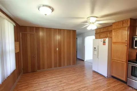 516 Spring Valley Rd, Reading, PA 19604 photo 6