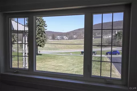 516 Spring Valley Rd, Reading, PA 19604 photo 8