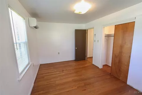 516 Spring Valley Rd, Reading, PA 19604 photo 12