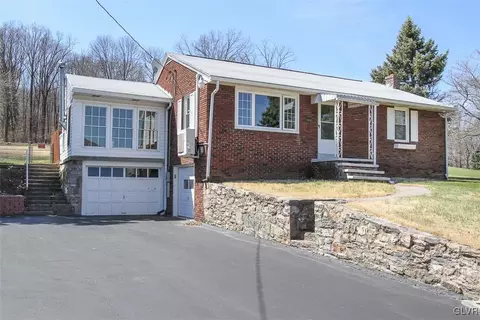 516 Spring Valley Rd, Reading, PA 19604 photo 1