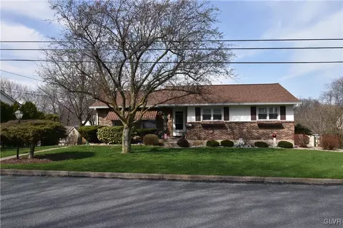 250 E 2nd St, Wind Gap, PA 18091 photo 1