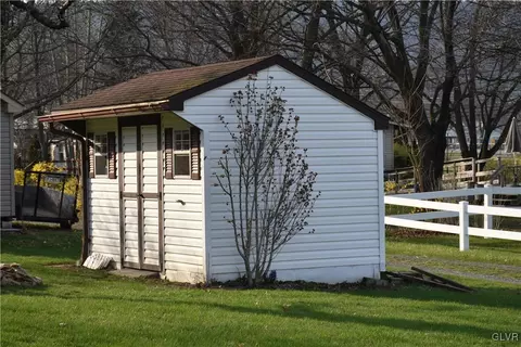 250 E 2nd St, Wind Gap, PA 18091 photo 15