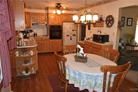 250 E 2nd St, Wind Gap, PA 18091 photo 3
