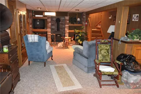 250 E 2nd St, Wind Gap, PA 18091 photo 10