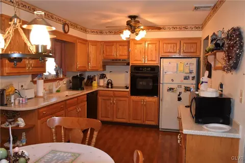 250 E 2nd St, Wind Gap, PA 18091 photo 2
