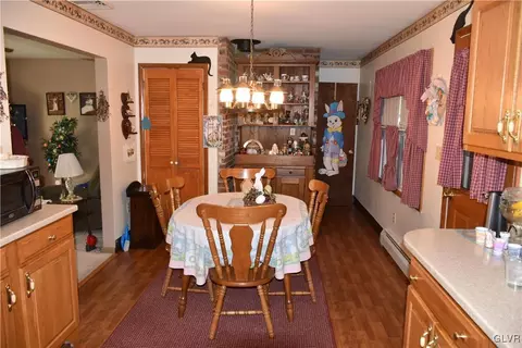 250 E 2nd St, Wind Gap, PA 18091 photo 4