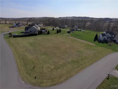 2751 Grapevine Ct, Moore Twp, PA 18014 photo 2