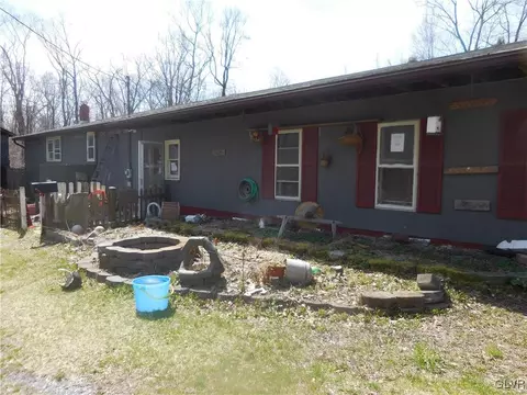 230 E Mountain Rd, Wind Gap, PA 18091 photo 2