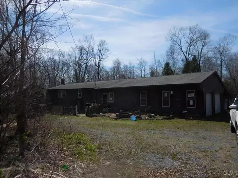 230 E Mountain Rd, Wind Gap, PA 18091 photo 1