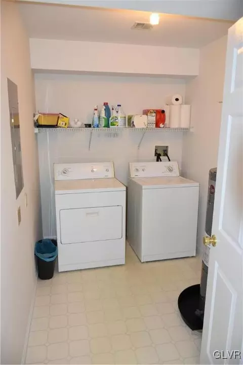4952 Cheryl Dr, Bethlehem, PA 18017 photo 9