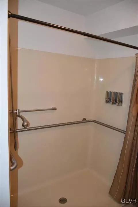 4952 Cheryl Dr, Bethlehem, PA 18017 photo 11