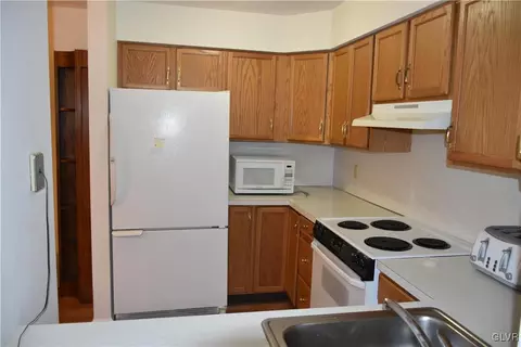 4952 Cheryl Dr, Bethlehem, PA 18017 photo 8