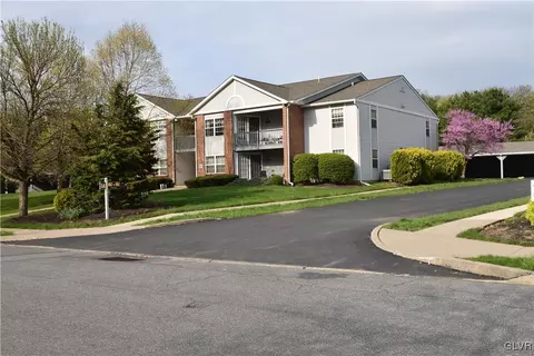 4952 Cheryl Dr, Bethlehem, PA 18017 photo 1