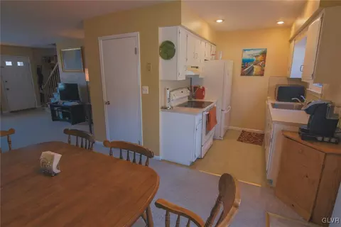 512 Old Forge Dr, Bath, PA 18014 photo 7