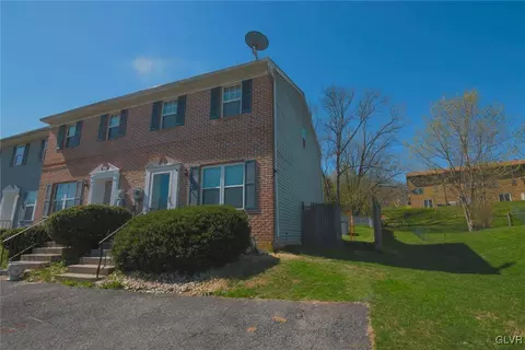512 Old Forge Dr, Bath, PA 18014 photo 2
