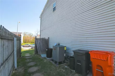 512 Old Forge Dr, Bath, PA 18014 photo 31