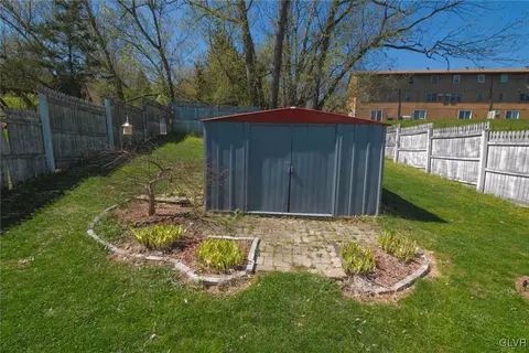 512 Old Forge Dr, Bath, PA 18014 photo 28