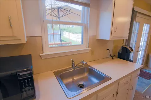 512 Old Forge Dr, Bath, PA 18014 photo 11