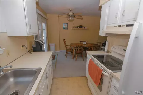 512 Old Forge Dr, Bath, PA 18014 photo 10