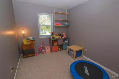 512 Old Forge Dr, Bath, PA 18014 photo 17