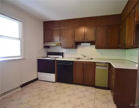 331 Spring St, Bethlehem, PA 18018 photo 3