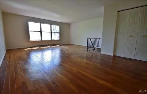 331 Spring St, Bethlehem, PA 18018 photo 2