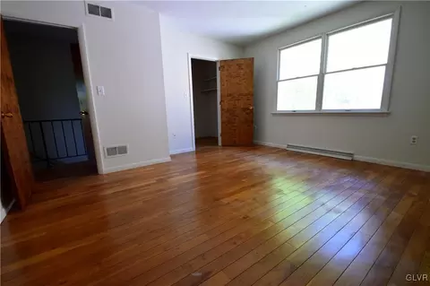 331 Spring St, Bethlehem, PA 18018 photo 4