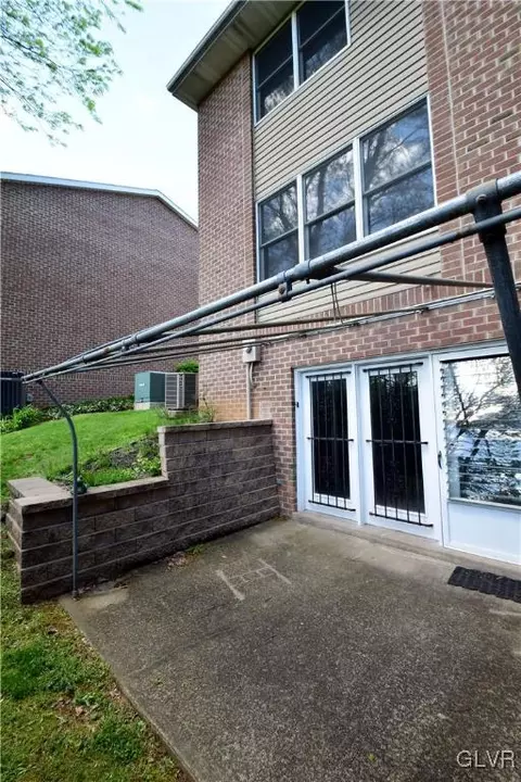 331 Spring St, Bethlehem, PA 18018 photo 9