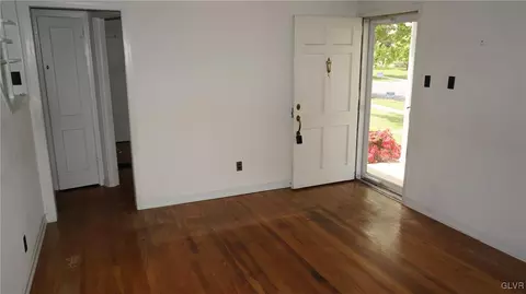 433 Maple Rd, Hellertown, PA 18055 photo 9