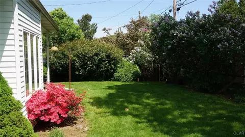 433 Maple Rd, Hellertown, PA 18055 photo 7