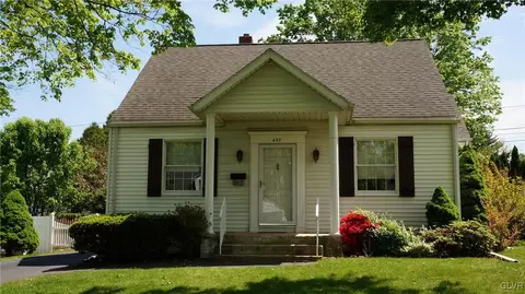 433 Maple Rd, Hellertown, PA 18055 photo 2